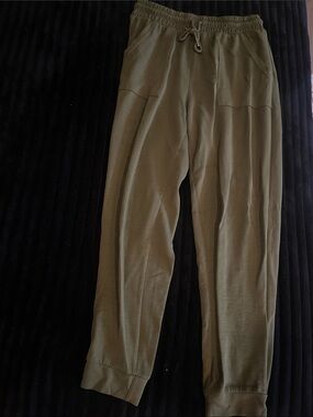 Woman’s  Olive Casual Drawstring Joggers